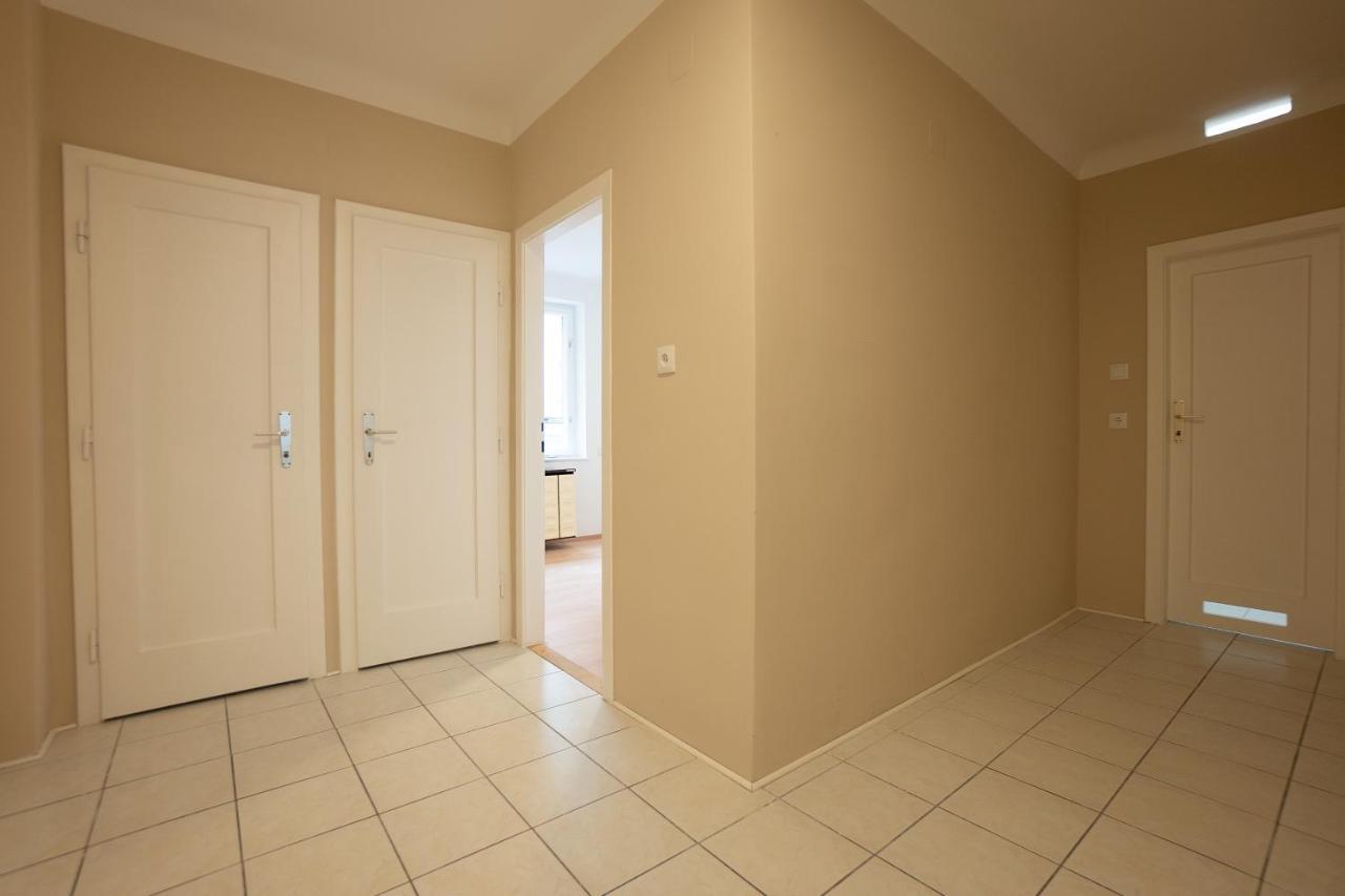 A 2-Bedroom Apartment With A King-Size Bed And A Balcony Is Located Just A 15-Minute Walk From Stephansplatz. Wien Eksteriør bilde